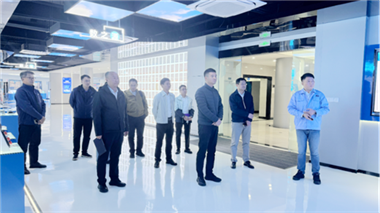 通用技術(shù)沈陽機(jī)床股份有限公司黨委書記郭生、南京中科煜宸激光有限公司董事長邢飛一行蒞臨華中數(shù)控考察交流
