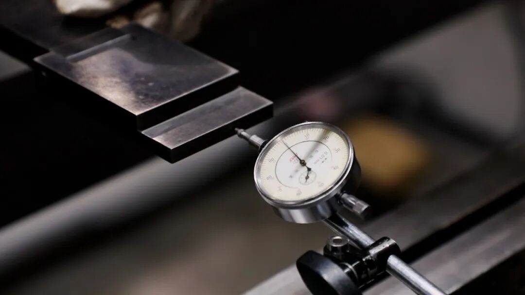 專業(yè)保養(yǎng)賦能高效生產(chǎn)：百超折彎?rùn)C(jī)全流程服務(wù)筑牢制造業(yè)品質(zhì)基石